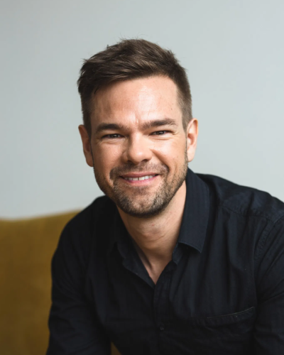 Montreal Headshot Photographer - Michelle Little Photography